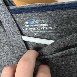 Vineyard Vines lightweight Performance hoodie OTG